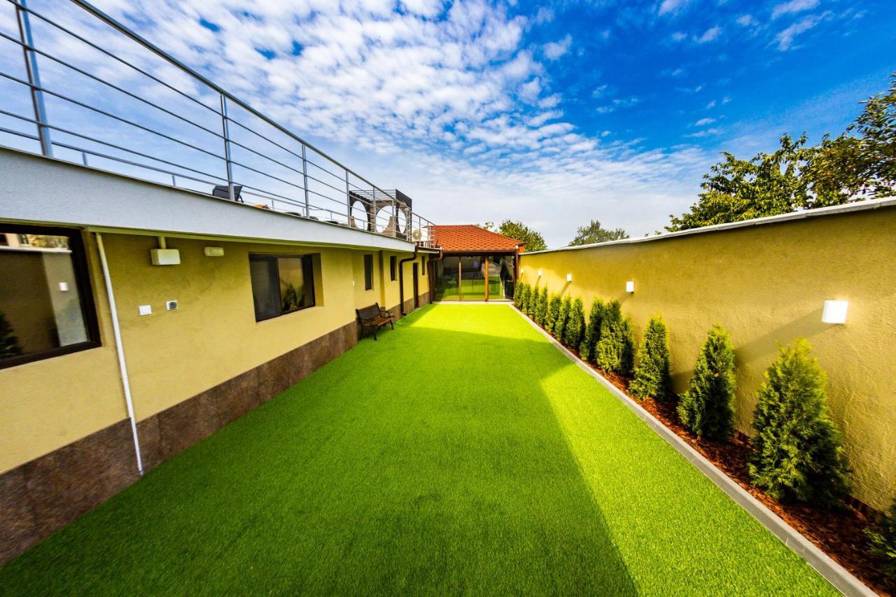Forest Oasis Guest House Free Parking 사파레바바냐 외부 사진